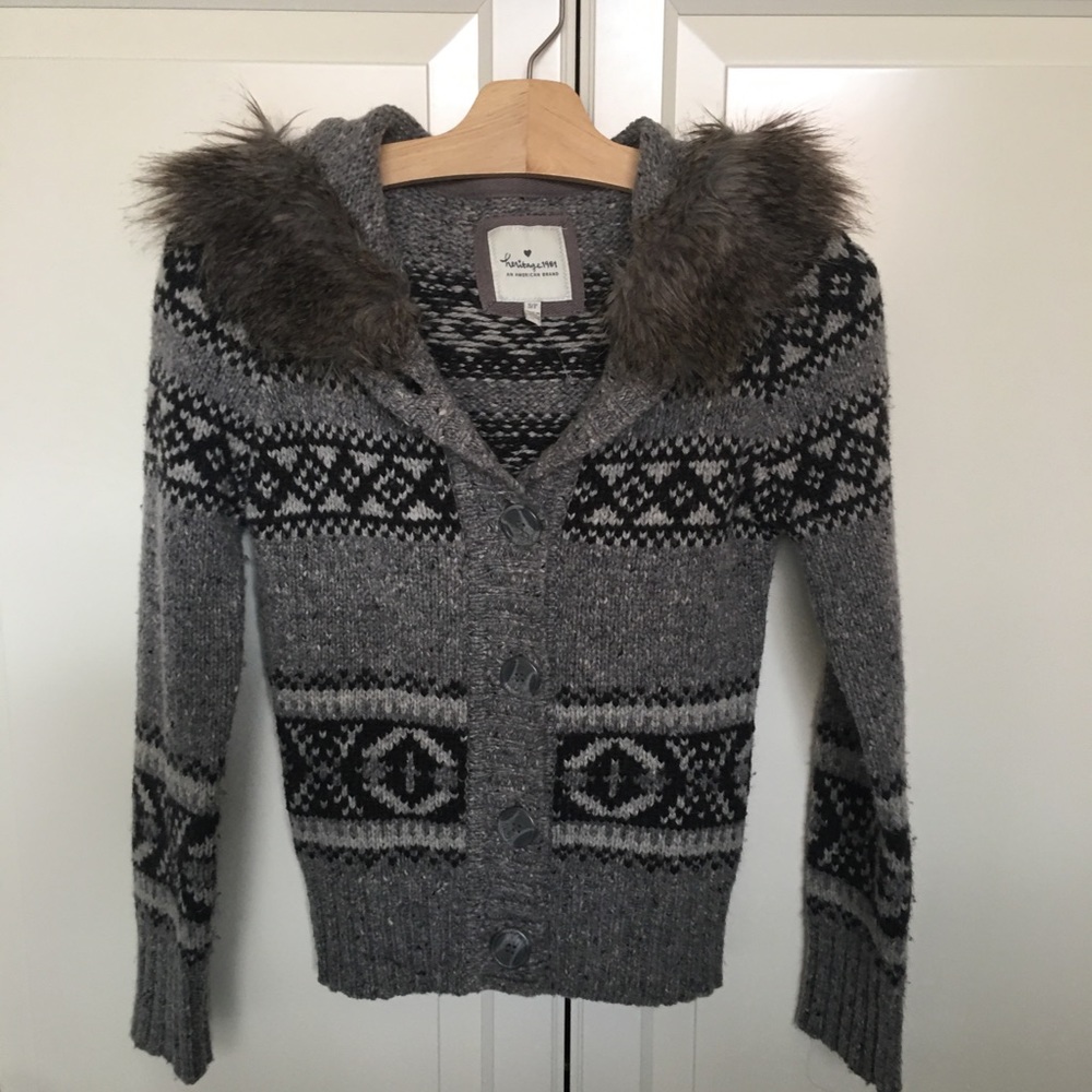 Long sleeves hooded sweater